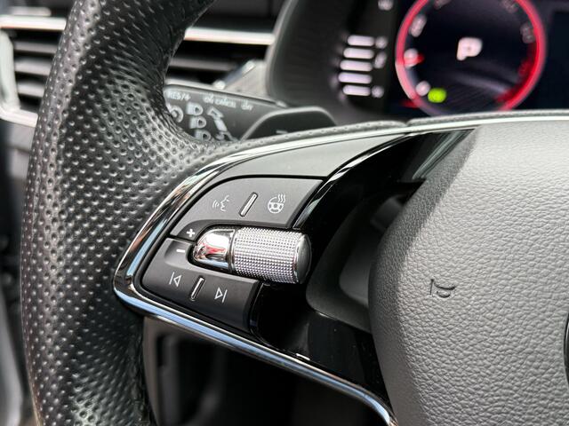 Skoda Kamiq 1.0 TSI AUT *!* MONTE CARLO *!* PANODAK/ CAMERA/ 18 INCH/ LED *!*