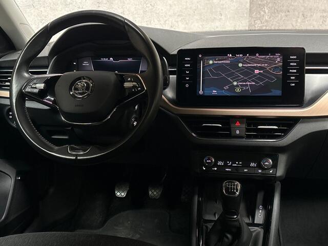 Skoda Kamiq 1.0 TSI Sport (VIRTUAL COCKPIT, APPLE CARPLAY, GROOT NAVI, CLIMATE, STOELVERWARMING, SPORTSTOELEN, PARKEERSENSOREN, KEYLESS, CRUISE, PARKEERSENSOREN, NIEUWE APK, NIEUWSTAAT)