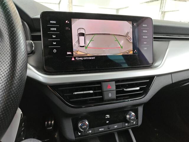 Skoda Kamiq 1.0 TSI Sport Business / Digitaal dashboard / Navigatie / App connect / Parkeersensoren achter / Lichtmetaal 18 inch /