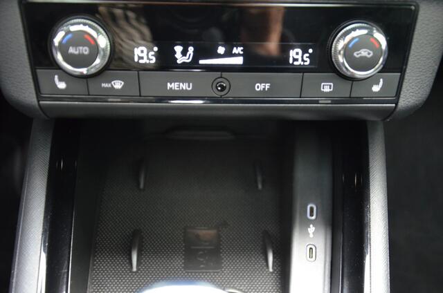 Skoda Kamiq 1.5 TSI ACT Sport Business Automaat/Navi/Pdc/Ecc/Led/Virtual dashboard/Achteruitrijcamera/Cr-Controle/19-Inch Lmv/Stoelverwarming/Adaptive Cruise Control