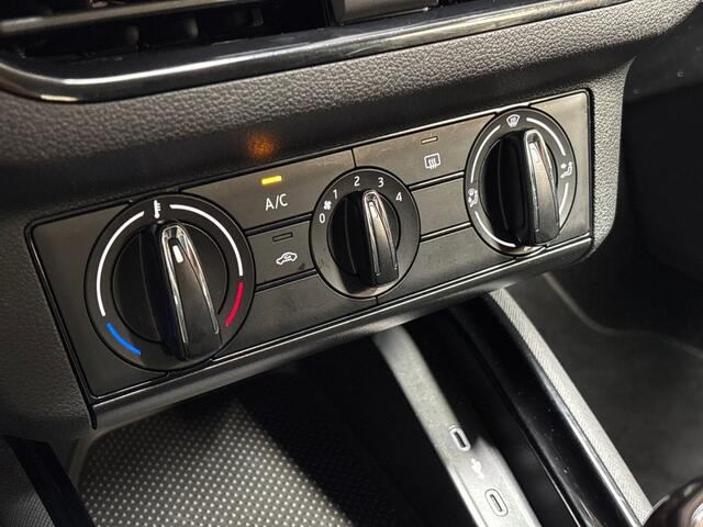 Skoda Kamiq 1.0 TSI Sport (VIRTUAL COCKPIT, APPLE CARPLAY, GROOT NAVI, PARKEERSENSOREN, SPORTSTOELEN, GETINT GLAS, CRUISE, NIEUWE APK, NIEUWSTAAT)