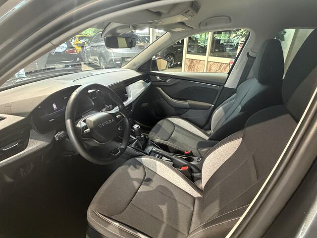 Skoda Kamiq Black Dots 1.0 TSI Business Edition Stoelverwarming Navigatie 17 Lmv achteruit Camera