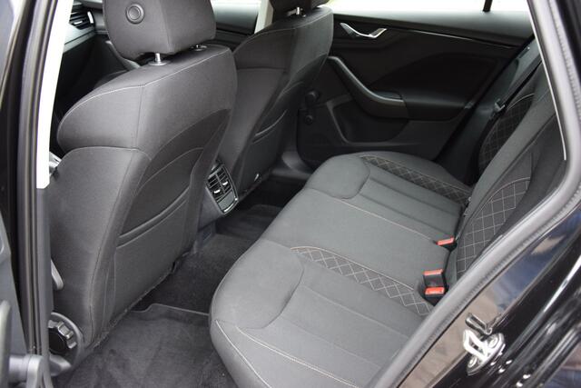 Skoda Kamiq 1.0 TSI 110PK Ambition | Org. NL | BOVAG Garantie | Parkeer Camera | Apple Carplay/Android Auto | DAB Audio | Cruise Control | Full LED | Airco | Multiunctioneel Stuur |