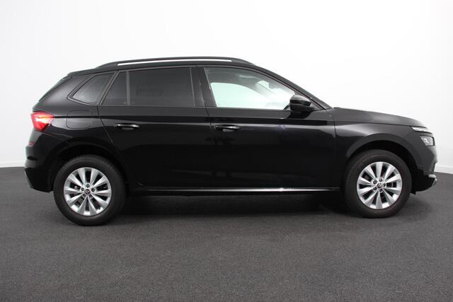 Skoda Kamiq 1.0 TSI 110pk Automaat Life Skoda Kamiq 1.0 TSI 110pk DSG Life | Navigatie | Apple Carplay/Android Auto | Airco | Dab | Led | Adaptive Cruise Control | Verwarmde voorstoelen