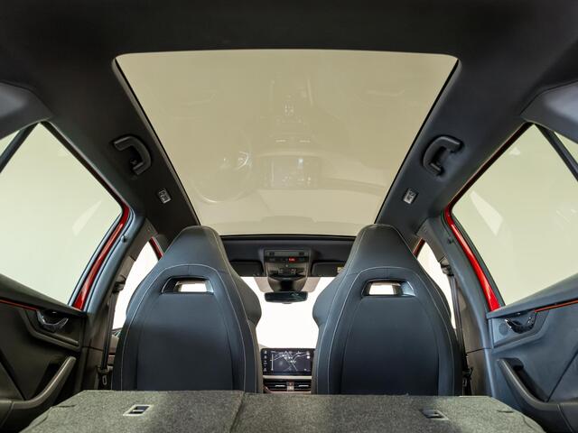 Skoda Kamiq 1.5 TSI ACT Monte Carlo Facelift / 150pk / Panorama dak / Achteruitrij camera / Stoelverwarming / Dodehoek herkenning /