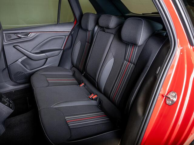 Skoda Kamiq 1.5 TSI ACT Monte Carlo Facelift / 150pk / Panorama dak / Achteruitrij camera / Stoelverwarming / Dodehoek herkenning /