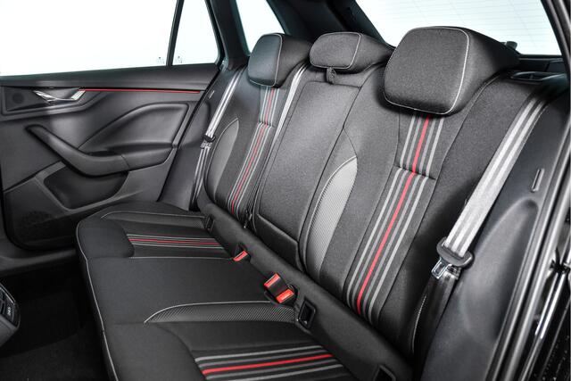 Skoda Kamiq 1.5 TSI 150 PK Monte Carlo - Automaat | Pano | Elek. Trekhaak | Dig. Cockpit | Cruise | Stoel-+Stuurverw. | Camera | PDC | NAV + App. Connect | ECC | LM 18" | 5734