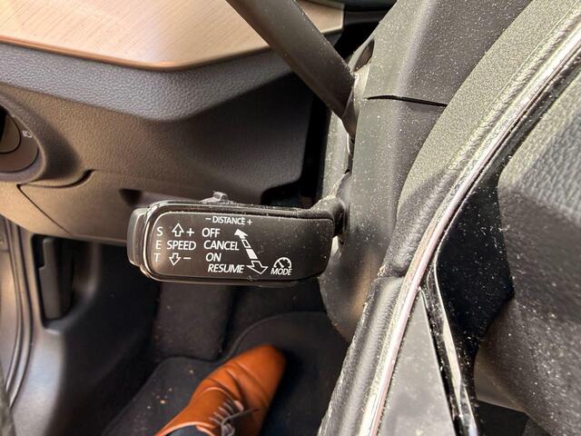 Skoda Kamiq 1.0 TSI Ambition 110pk Automaat | Wegklapbare Trekhaak | Adaptieve Cruise | Stoelverwarming | Achteruitrijcamera