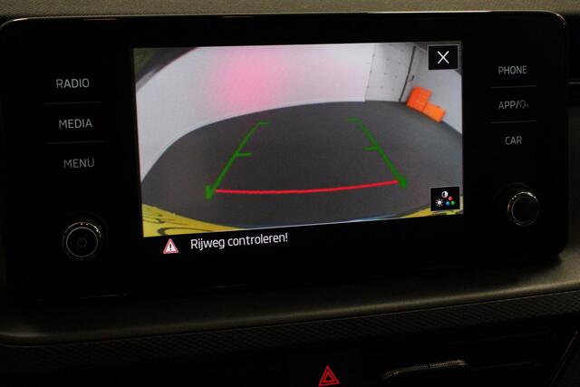 Skoda Kamiq 1.0 TSI 110 pk DSG Scoutline Dynamic Navigatie Apple Carplay/ Android Auto Camera Adaptieve cruise control Stoelverwarming Wegklapbare trekhaak LED-verlichting voor