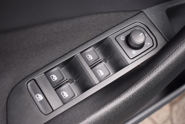 Skoda Kamiq 1.0 TSI Sport Business Edition | Trekhaak | Panoramadak | Camera | Apple Carplay & Android Auto |