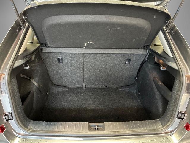 Skoda Kamiq 1.0 TSI 115pk Selection · Apple/Android Car Play · P-Sensoren · Cruise Control · DAB · 16'' Inch · Garantie t/m 17-06-2028 of 100.000km