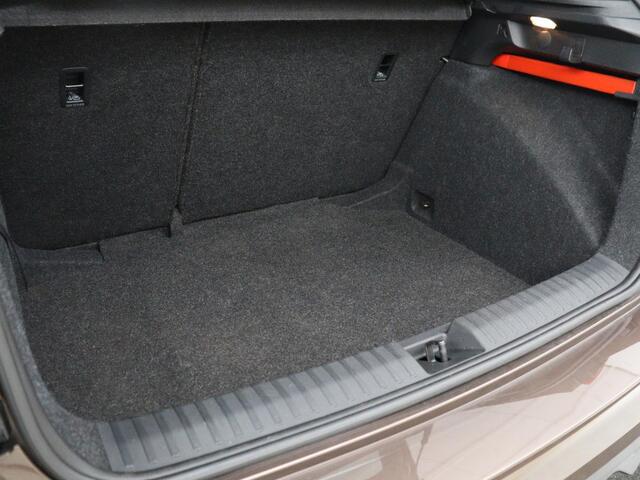 Skoda Kamiq 1.0 TSI Active | Camera | Cruise control | Bluetooth | Carplay | DAB+ | Airco | Full LED