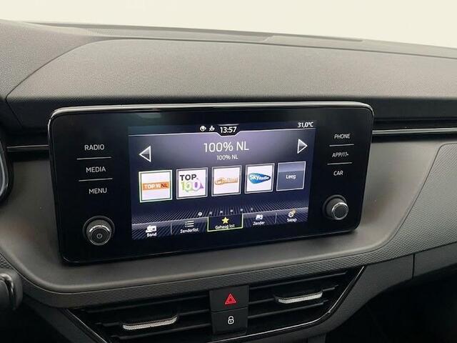 Skoda Kamiq 1.0 TSI Ambition 110pk | Navigatie via App | Cruise control | LED koplampen | Apple Carplay/Android Auto | Lichtmetalen velgen 16 inch | Parkeersensoren achter | Cruise controle