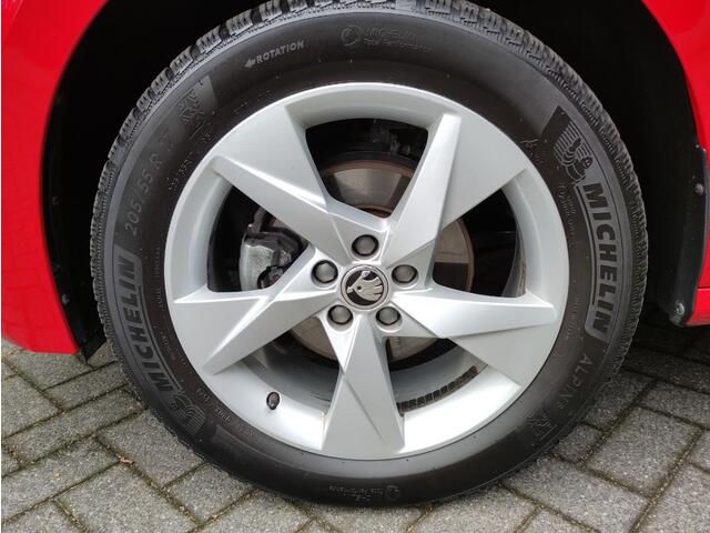 Skoda Kamiq 1.0 TSI Sport Business DSG - Panoramadak - Dodehoek detectie - Apple Carplay/Android Auto - Adaptieve Cr.control