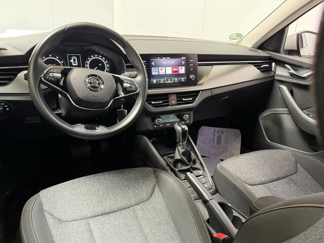 Skoda Kamiq 1.0 TSI Ambition / AUTOMAAT/ CAMERA/ PARK. SENSOREN/ ELEK. ACHTERKLEP/ VOORRUIT VERWARM./ CRYSTAL LIGHTING/ CRUISE/ STOELVERWARM./ SMARTLINK/ CLIMA/ DAB/ 17" LMV