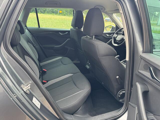 Skoda Kamiq 1.0 TSI DSG Business Edition Inclusief afleveringsbeurt en 12 maanden garantie | Apple Carplay/Android Auto | Achteruitrijcamera | Parkeersensoren V+A | Keyless Entry |