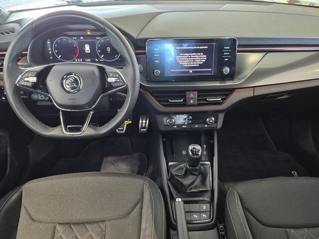 Skoda Kamiq 1.0 TSI Sport Business STAAT NIET OP LOCATIE//STAAT OP P4 | Trekhaak | Navigatie via Apple Carplay of Android Auto | Climate Control | Park Assist | STAAT NIET OP LOCATIE//STAAT OP P4