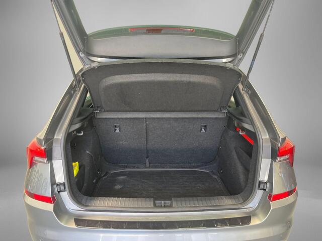 Skoda Kamiq 1.0 TSI 110pk DSG Business Edition · Camera · Trekhaak · Panoramadak · Apple/Android Car Play · Stoelverwarming · Clima · Navigatie · P-Sensoren · 17'' Inch ·