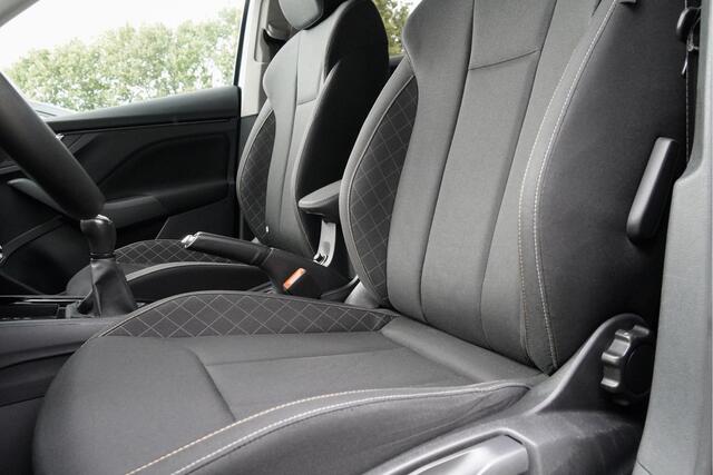 Skoda Kamiq 1.0 TSI Ambition BJ2022 Lmv 16" | Led V+A | Pdc | App-Connect | Airco | Cruise control | Extra getint glas