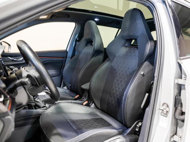 Skoda Kamiq 1.0 TSI Sport Business / 110pk / Panorama dak / Achteruitrij camera / Stoelverwarming /