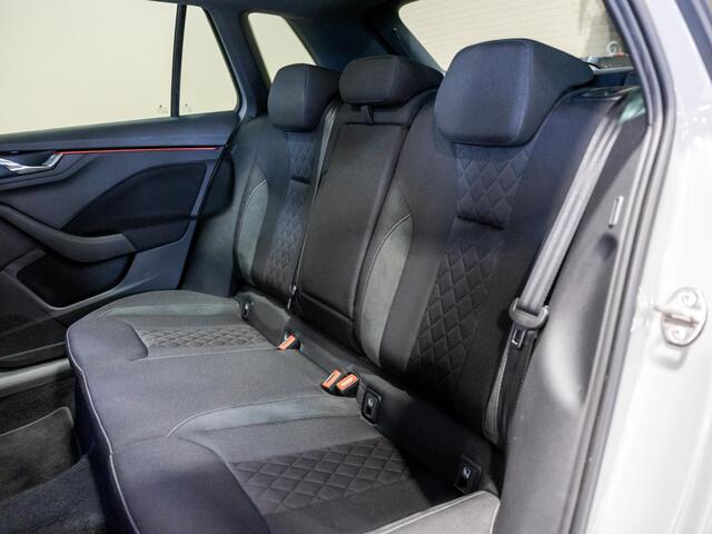 Skoda Kamiq 1.0 TSI Sport Business / 110pk / Panorama dak / Achteruitrij camera / Stoelverwarming /