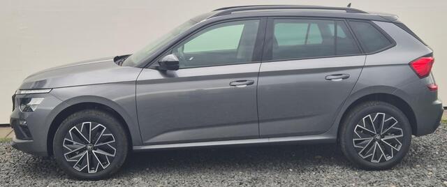 Skoda Kamiq 1.0 TSI Selection Camera achter - Keyless entree - Apple Carplay - Zwarte gril - 17 inch Wielen - Winter Pack - Keyless start - Privacy Glass - Virtual Desk - Zwart dak en A Stijl