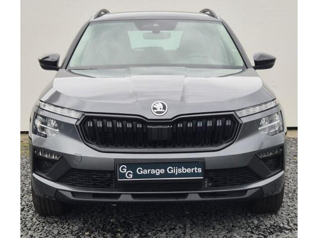 Skoda Kamiq 1.0 TSI Selection Camera achter - Keyless entree - Apple Carplay - Zwarte gril - 17 inch Wielen - Winter Pack - Keyless start - Privacy Glass - Virtual Desk - Zwart dak en A Stijl