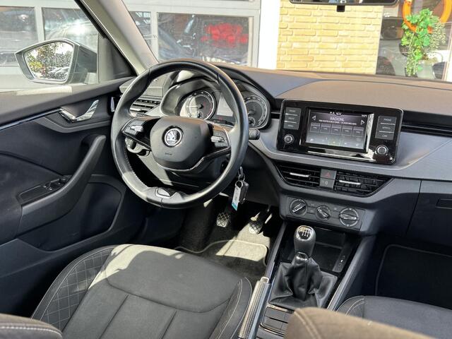 Skoda Kamiq 1.0 TSI Ambition CARPLAY/CRUISE/LED/LMV/TREKHAAK/NL-AUTO/1E EIG.