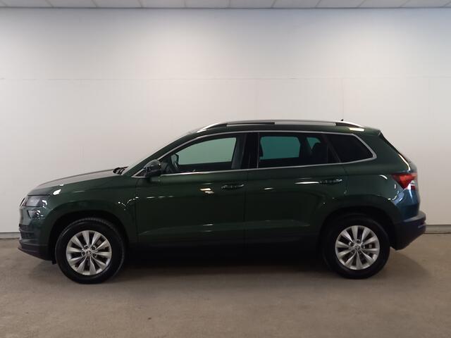 Skoda Karoq 1.5 TSI ACT Sportline Business met o.a. lederenbekleding en Panoramadak!