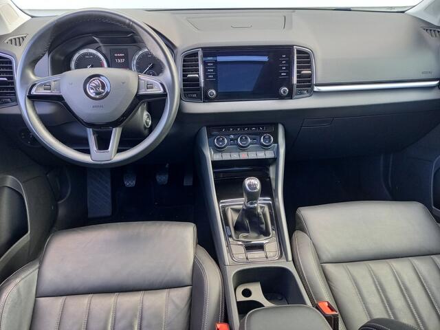 Skoda Karoq 1.5 TSI ACT Sportline Business met o.a. lederenbekleding en Panoramadak!