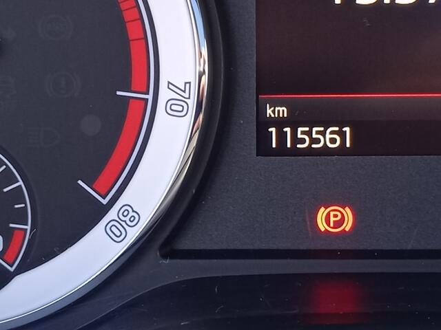 Skoda Karoq 1.5 TSI ACT Sportline Business met o.a. lederenbekleding en Panoramadak!