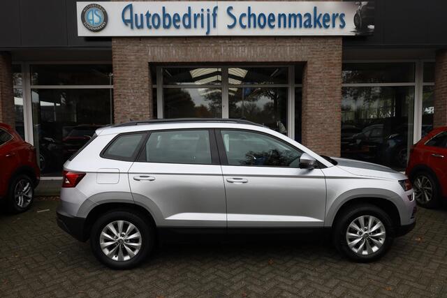 Skoda Karoq 1.0 TSI Ambition CAMERA TREKHAAK-ELEC PANO DAB CARPLAY SFEERVERL. STOELVERW. NAVI 2xPDC LMV 2xKEYLESS