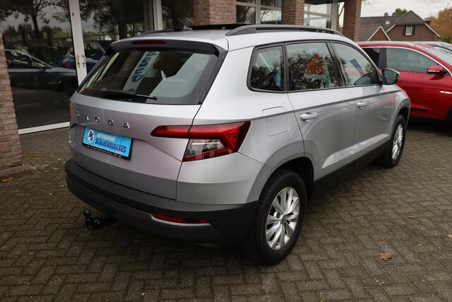 Skoda Karoq 1.0 TSI Ambition CAMERA TREKHAAK-ELEC PANO DAB CARPLAY SFEERVERL. STOELVERW. NAVI 2xPDC LMV 2xKEYLESS