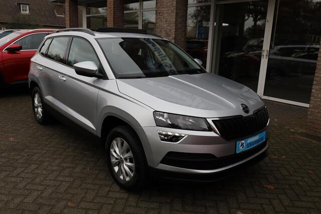 Skoda Karoq 1.0 TSI Ambition CAMERA TREKHAAK-ELEC PANO DAB CARPLAY SFEERVERL. STOELVERW. NAVI 2xPDC LMV 2xKEYLESS