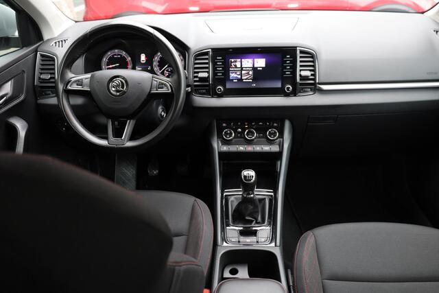 Skoda Karoq 1.0 TSI Ambition CAMERA TREKHAAK-ELEC PANO DAB CARPLAY SFEERVERL. STOELVERW. NAVI 2xPDC LMV 2xKEYLESS