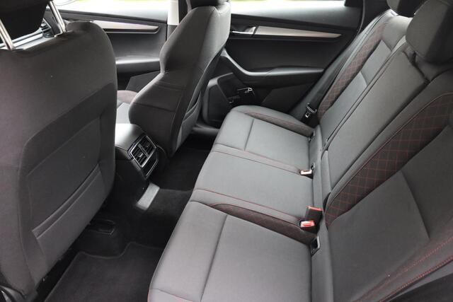 Skoda Karoq 1.0 TSI Ambition CAMERA TREKHAAK-ELEC PANO DAB CARPLAY SFEERVERL. STOELVERW. NAVI 2xPDC LMV 2xKEYLESS