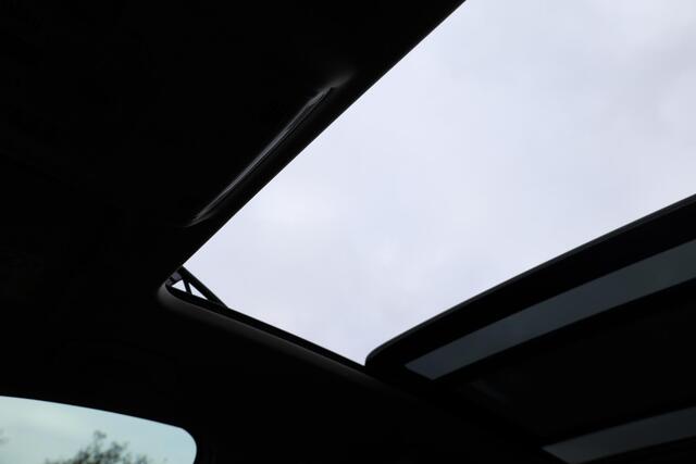 Skoda Karoq 1.0 TSI Ambition CAMERA TREKHAAK-ELEC PANO DAB CARPLAY SFEERVERL. STOELVERW. NAVI 2xPDC LMV 2xKEYLESS