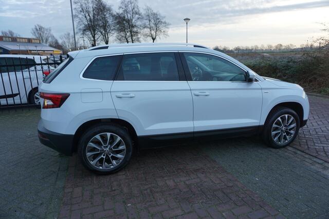 Skoda Karoq 1.5 TSI ACT 150PK DSG CLEVER-STYLE CAMERA KEYLESS ANDROID-APPLECARPLAY NAVI CLIMA CRUISE BLUETOOTH LED PCD LMV PRIVACYGLAS ENZ...