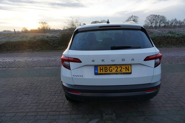 Skoda Karoq 1.5 TSI ACT 150PK DSG CLEVER-STYLE CAMERA KEYLESS ANDROID-APPLECARPLAY NAVI CLIMA CRUISE BLUETOOTH LED PCD LMV PRIVACYGLAS ENZ...