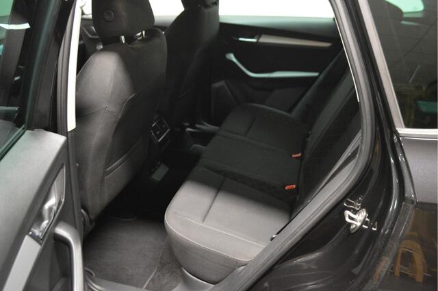 Skoda Karoq 1.6 TDI Ambition Business , TREKHAAK , CLIMATR , CR CONTR , NAVI , PDC V+A ,
