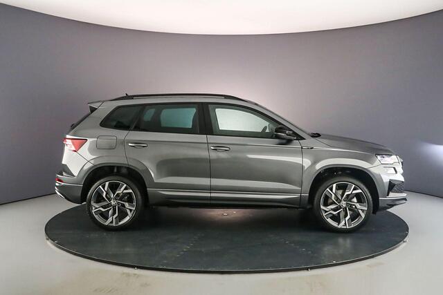 Skoda Karoq Sportline Business 1.5 TSI 150pk DSG Automaat Trekhaak, Adaptive cruise control, Elektrische achterklep, Achteruitrijcamera, Stuurwiel verwarmd, Parkeersensoren, Stoelverwarming