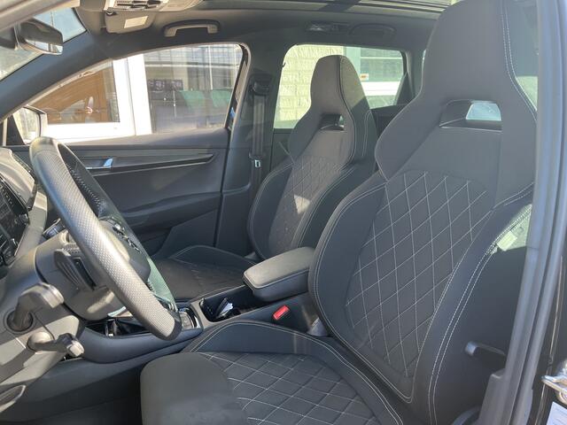 Skoda Karoq 1.5 TSI ACT Sportline / AUTOMAAT/ PANO/ PARK. SENSOREN/ STOELVERWARM./ DODE HOEK/ VIRTUAL COCKPIT/ LED/ KEYLESS/ ADAPT. CRUISE/ APP-CONNECT/ NAVI/ CLIMA/ DAB/ 19" LMV