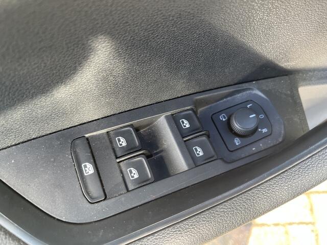 Skoda Karoq 1.5 TSI ACT Sportline / AUTOMAAT/ PANO/ PARK. SENSOREN/ STOELVERWARM./ DODE HOEK/ VIRTUAL COCKPIT/ LED/ KEYLESS/ ADAPT. CRUISE/ APP-CONNECT/ NAVI/ CLIMA/ DAB/ 19" LMV