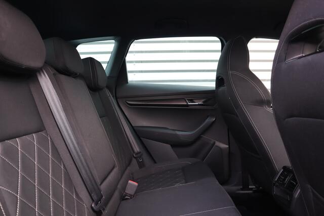 Skoda Karoq 1.5 TSI Sportline Business Digital Dash / Canton / 19inch / Trekhaak / Stoelverwarming /