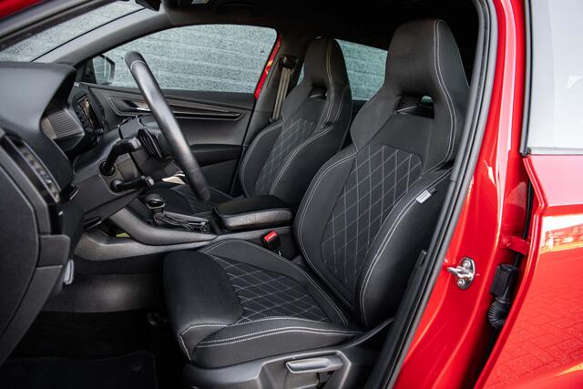 Skoda Karoq 1.5 TSi 150 pk DSG-7 Sportline Business | Elk. Trekhaak | Camera | Winter