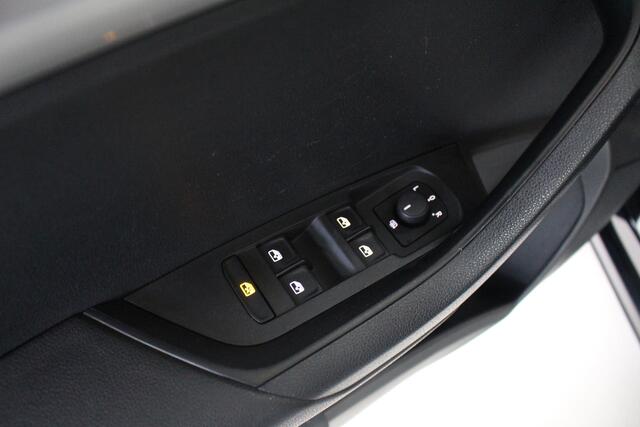 Skoda Karoq 1.0 TSI Ambition Navigatie | App connect | Cruise Control | Licht en regensensor