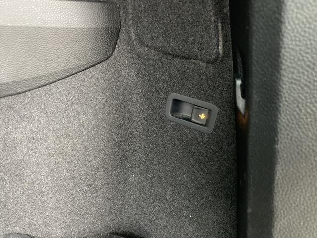 Skoda Karoq 1.5 TSi 150pk DSG Sportline Business SCHUIFDAK/CANTON/DODEHOEK/ADAPT.DEMPING/TREKH.WEGKLAPBAAR