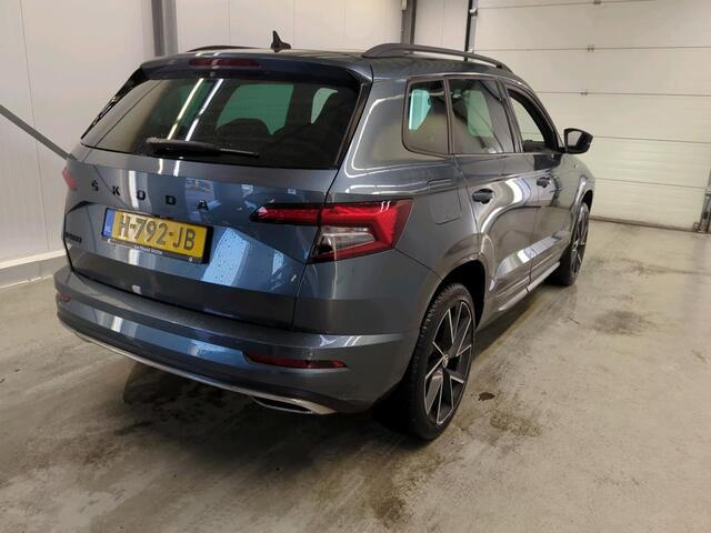 Skoda Karoq 1.5 TSI DSG ACT Sportline Business Panoramadak - 19Inch LMV - Adaptieve Cr.control - Elektrische achterklep - Stoel+Voorruitverwarming