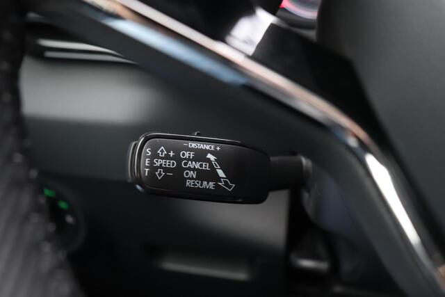 Skoda Karoq 1.5 TSI DSG ACT Sportline Business | Trekhaak | Adaptieve cruise control | Elektrische achterklep | Stoelverwarming | 19 inch velgen | Travel assist
