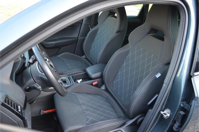 Skoda Karoq 1.5 TSI ACT Sportline Business Trekhaak wegklap | Virtual cockpit | CANTON | Keyless | Carplay | Stoelverwarming | LED koplampen | a.Camera
